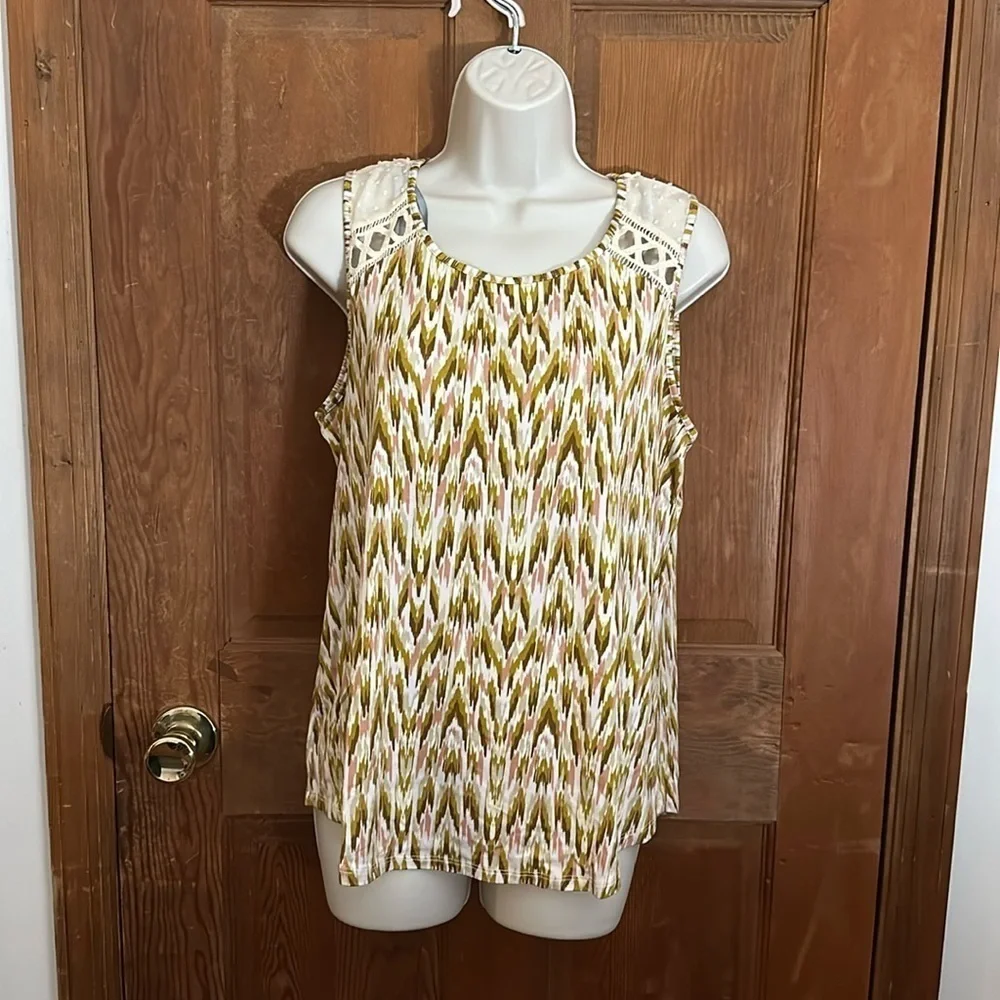 Daniel Rainn Abstract Printed with Crochet Contrast Back Size Medium